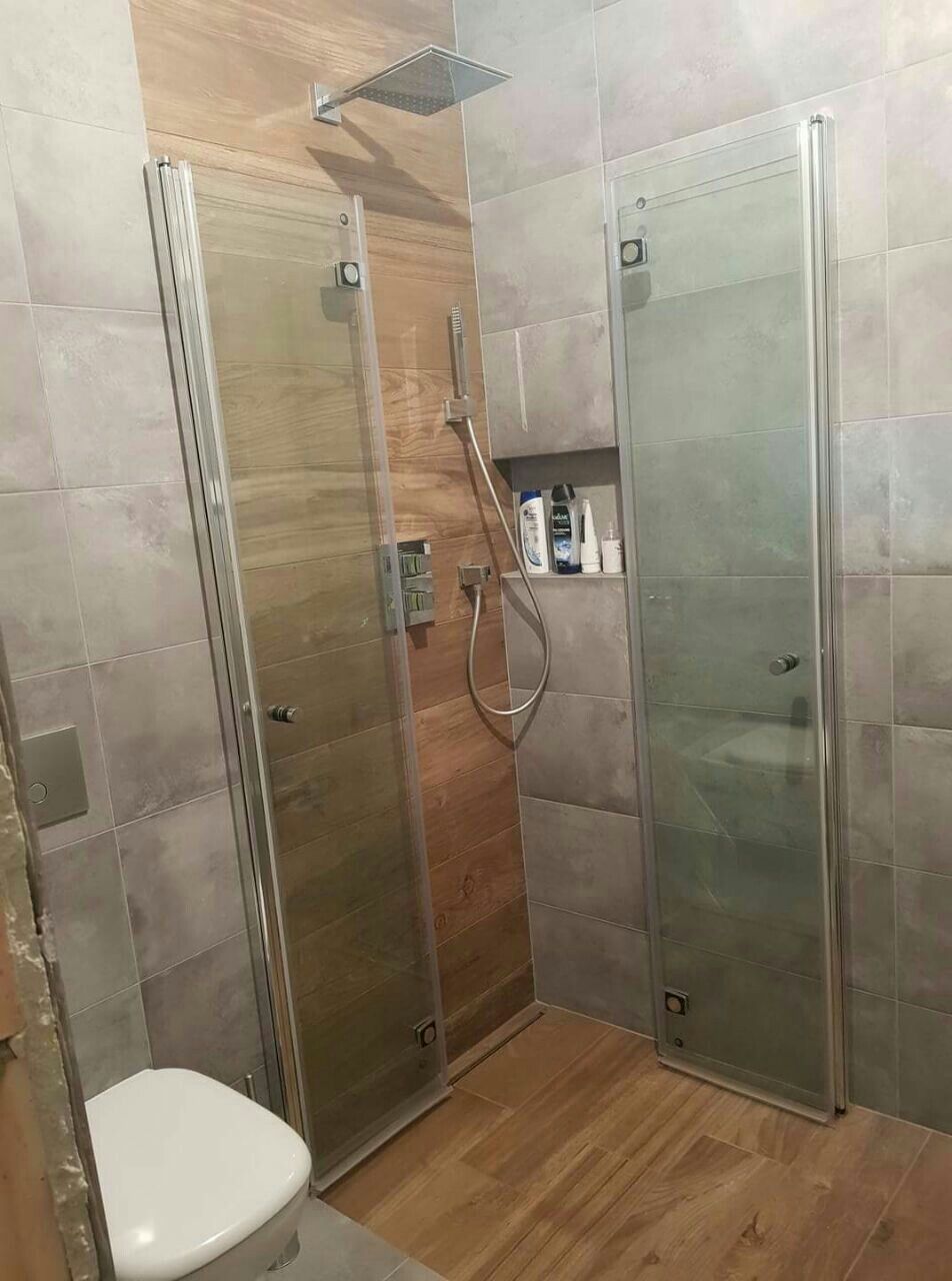 wneka z płytek szampon pod prysznicem