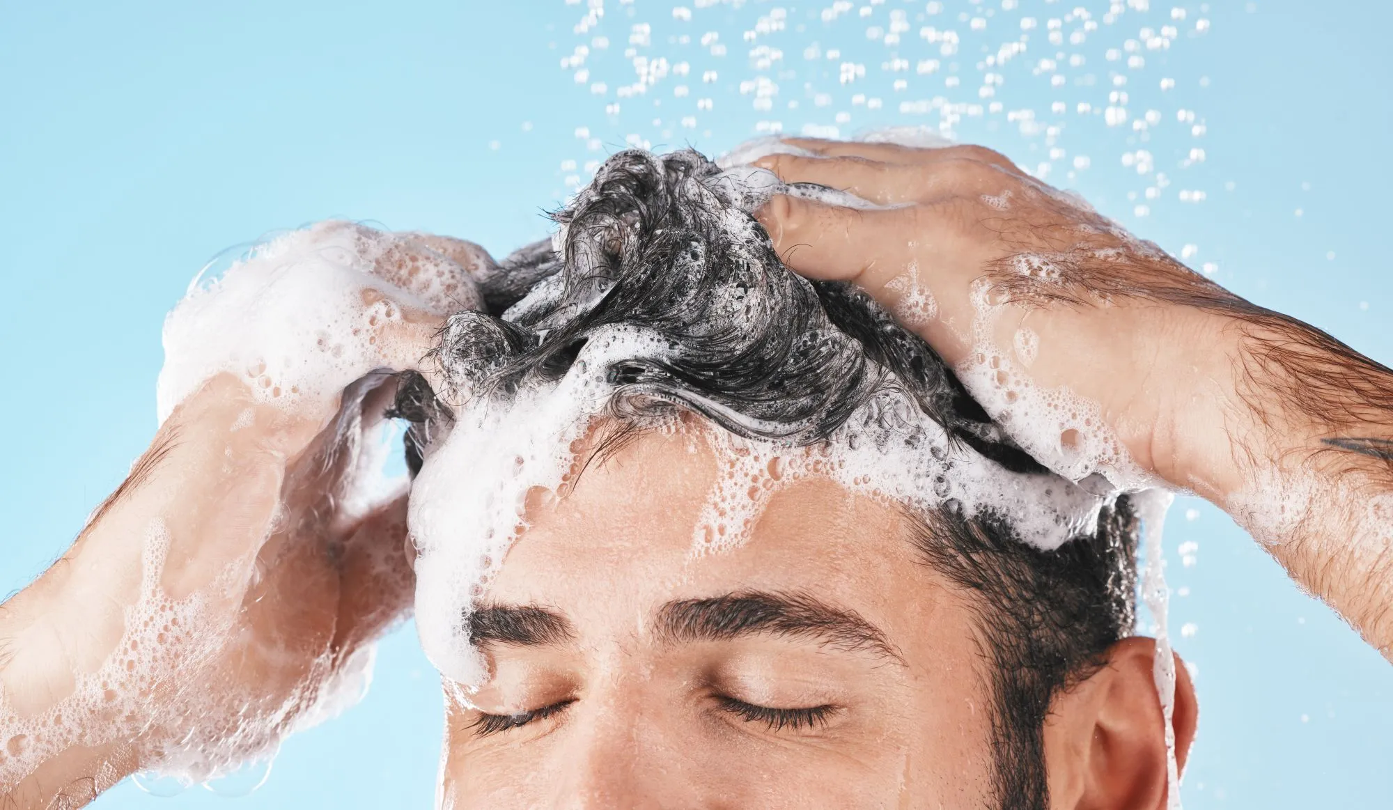 dobry szampon do włosów przetłuszczających się dla mężczyzn