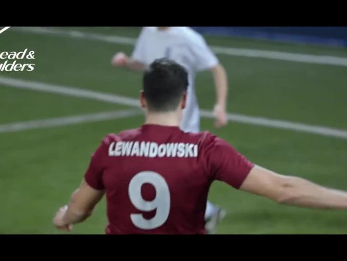 szampon do włosów w reklamie z lewandowskim