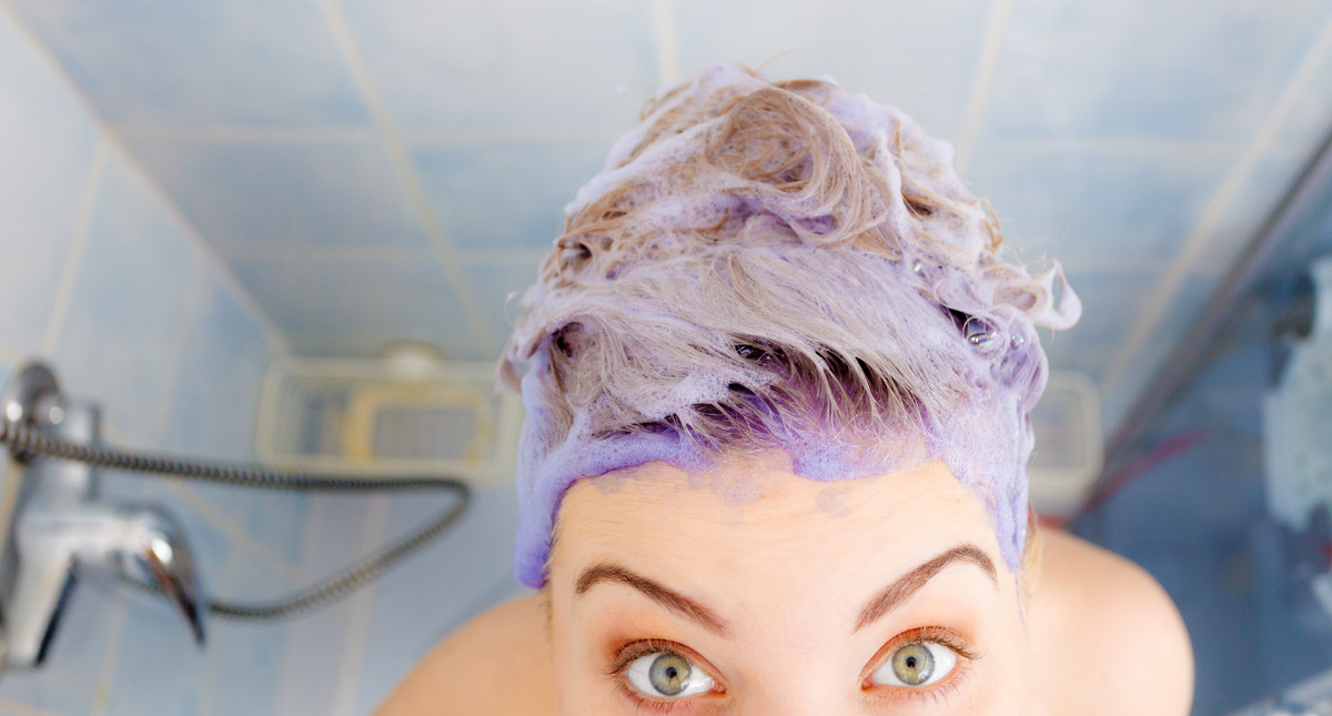 niebieski szampon różnica na naturalnych włosach