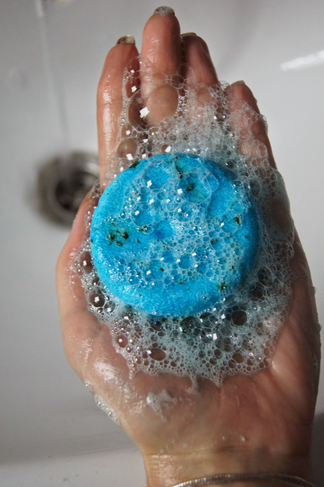 lush karma komba szampon w kostce