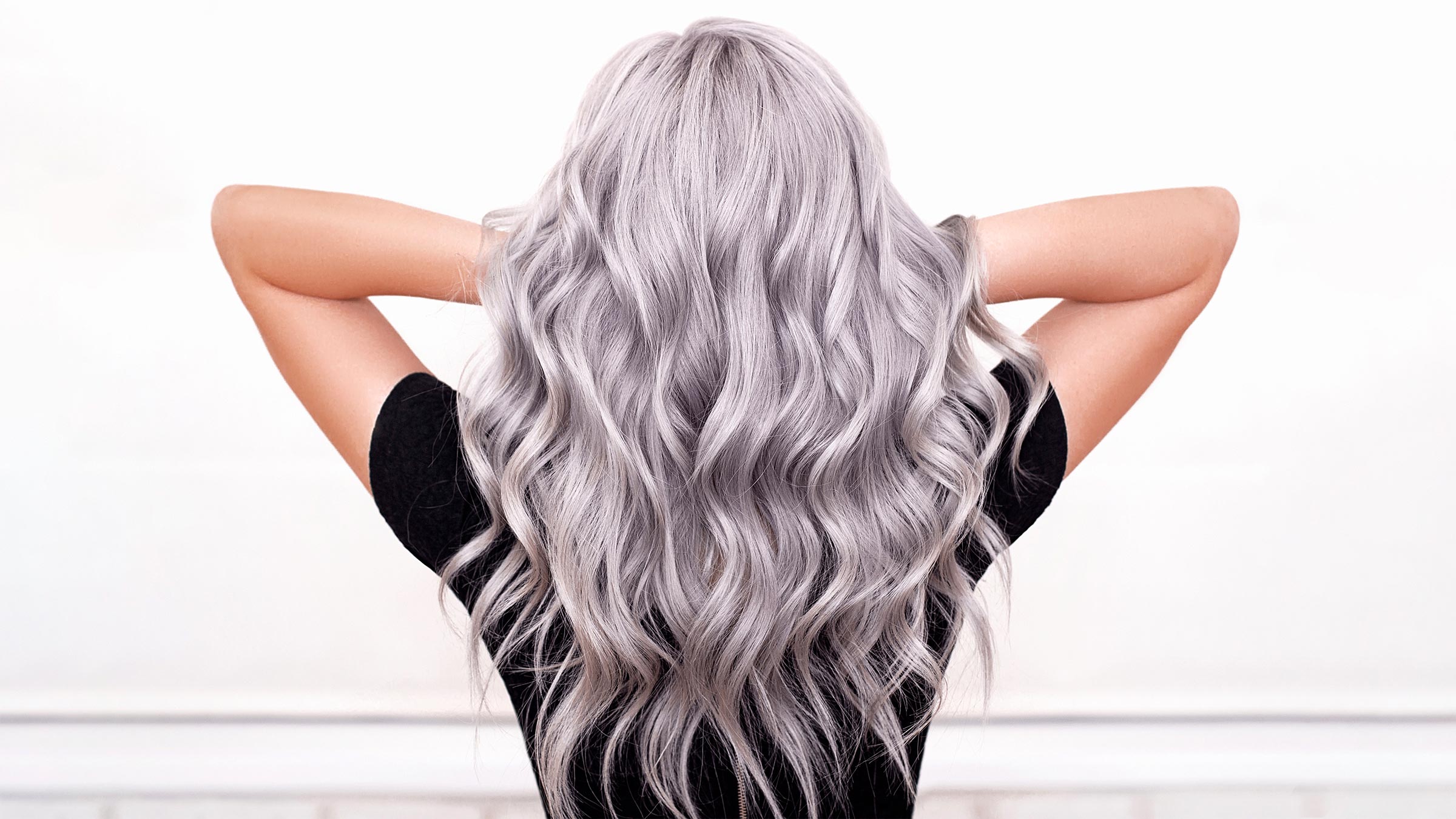 nieieski szampon siwe włosy