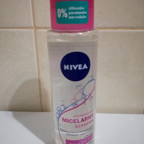 wzmacniający micelarny szampon z lilią wodną od nivea